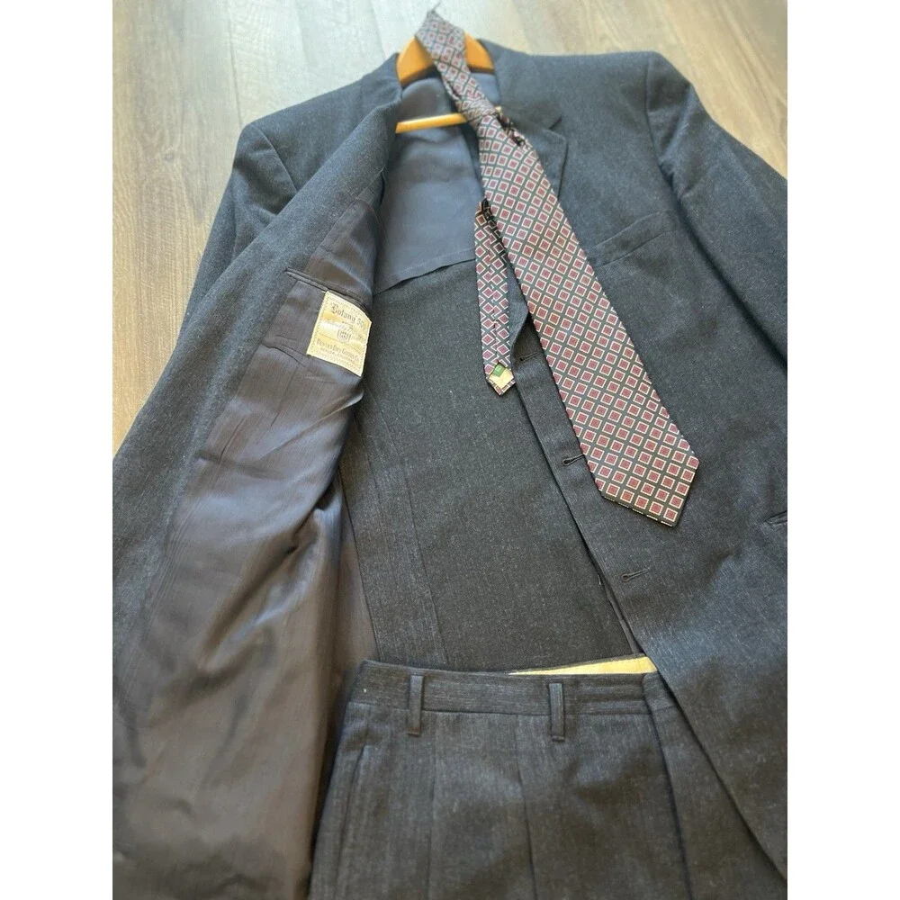 Botany 500 Wool Suit Charcoal Gray, 42R, 34”x33”, Custom Tailored, Tom James Tie